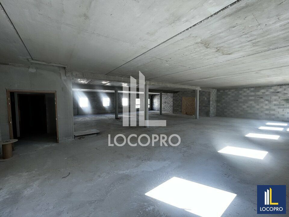 BATIMENT MIXTE ENTREPOT / BUREAUX FREJUS - DIVISIBLE A PARTIR DE 275 m2