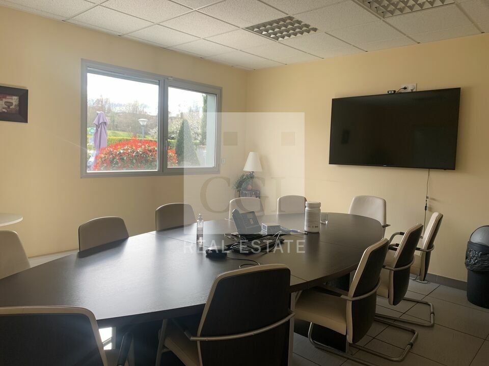 À LOUER / À VENDRE – LOCAL D'ACTIVITÉS DE 5 200 m² – LOZANNE / TERRAIN CLOS DE 6 000 m²