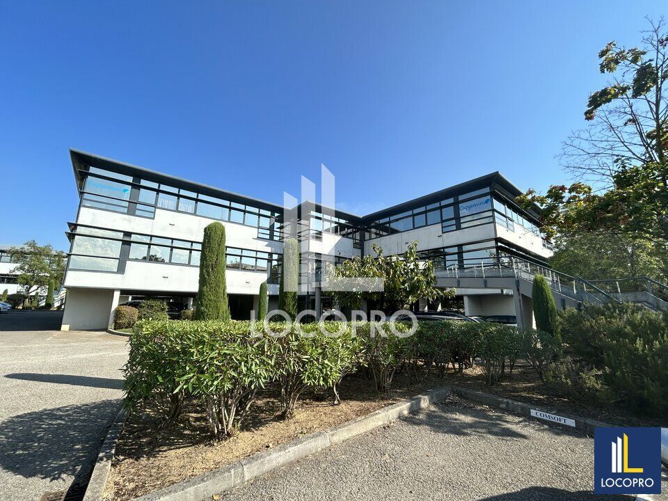 Location bureaux 774.61 m² non divisibles