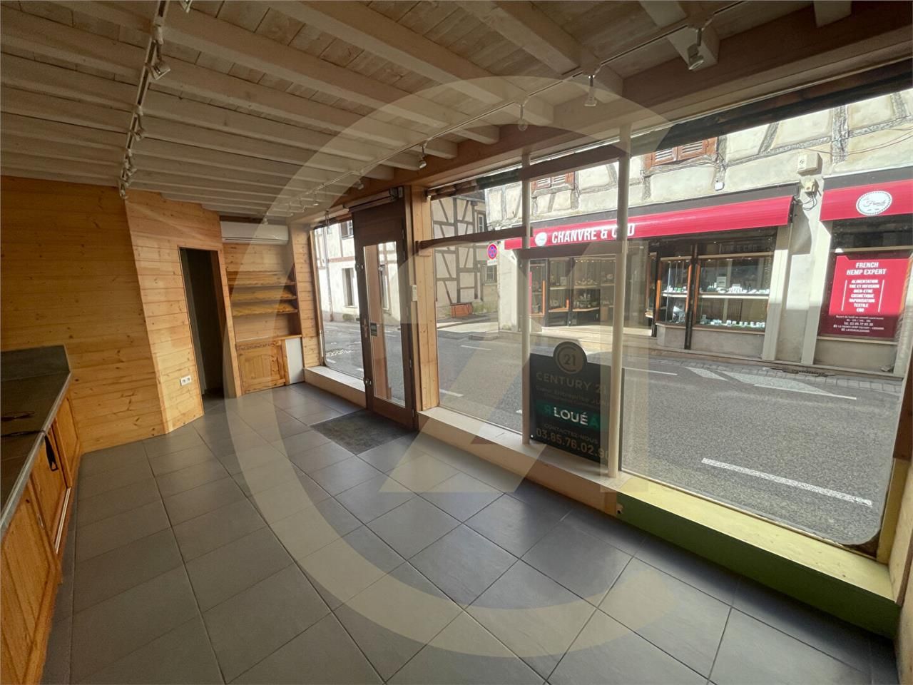 Location local commercial 60.00 m² à LOUHANS