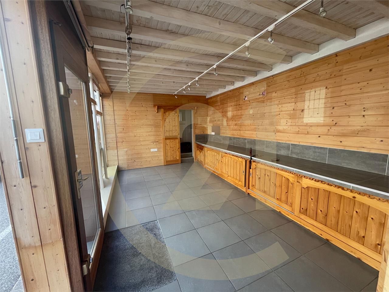 local commercial ou tertiaire centre ville louhans  60 m2