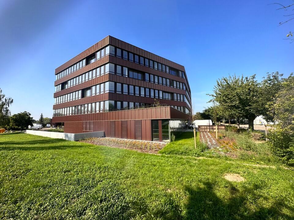 Location bureaux 745 m² divisibles à partir de 141 m²