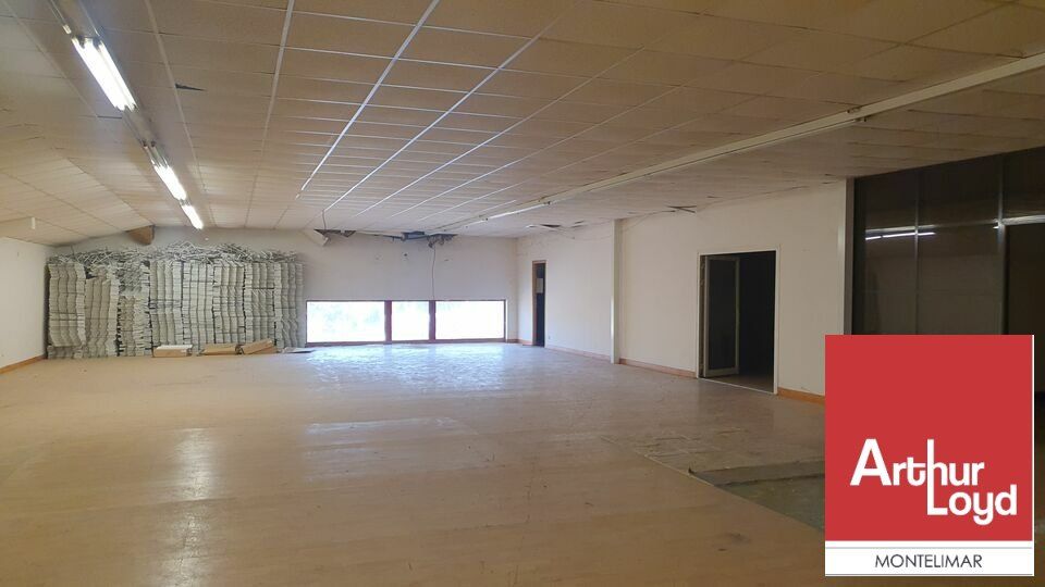 MONTELIMAR SUD - A LOUER - BATIMENT INDEPENDANT DE COMMERCE ET ENTREPÔT AVEC EXTÉRIEUR