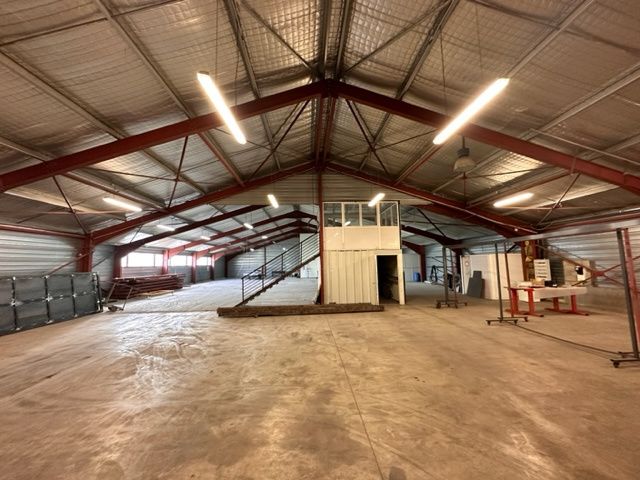 Vente local 1445 m² à Feurs