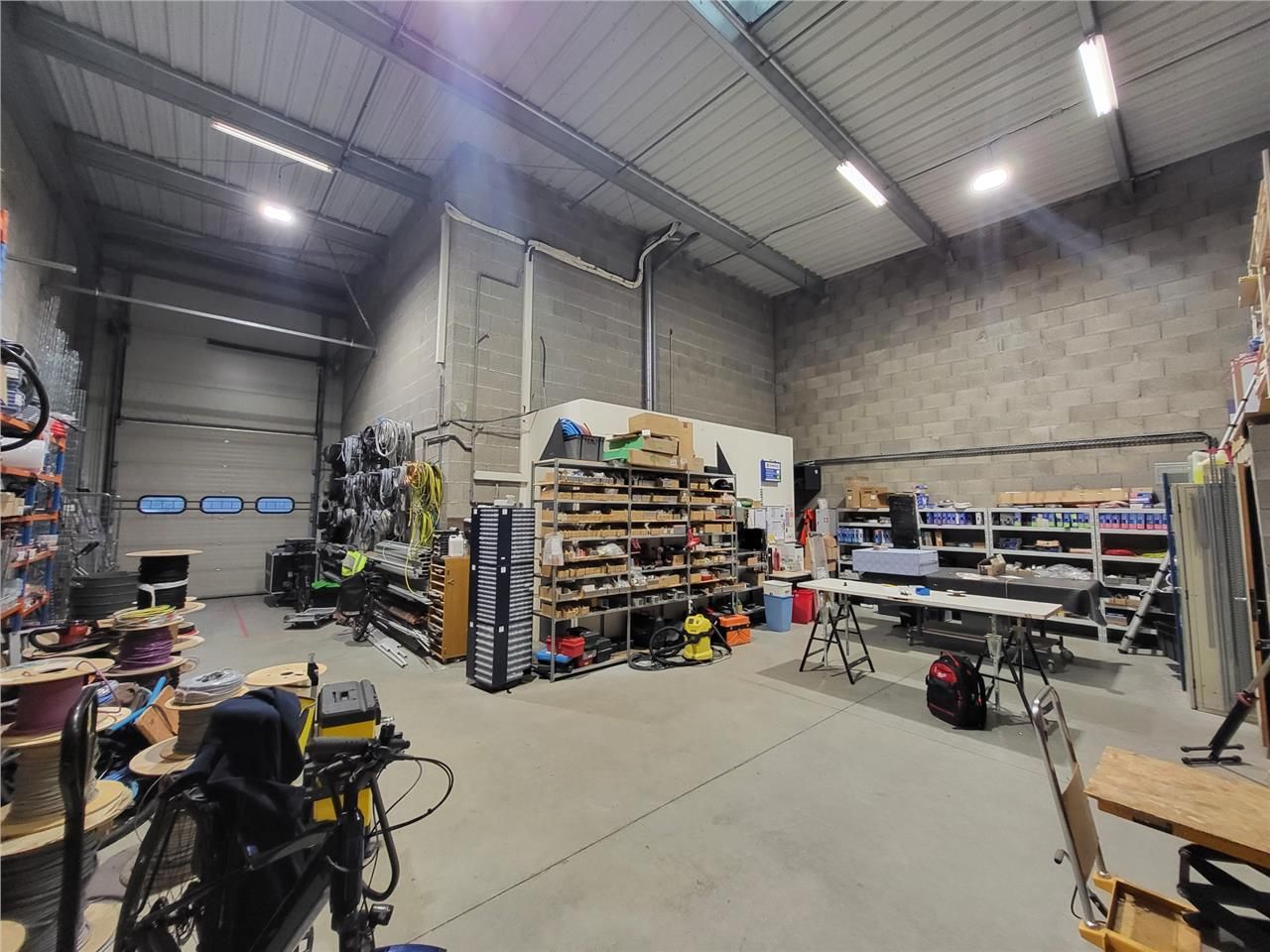 Location local 282 m² à Décines-Charpieu