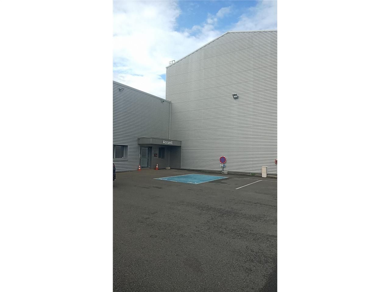 ZI SUD DU MANS BUSINESS PREMISES WITH DOCKS