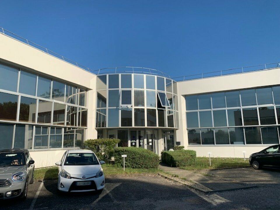 Bureaux à louer, proche aéroport
