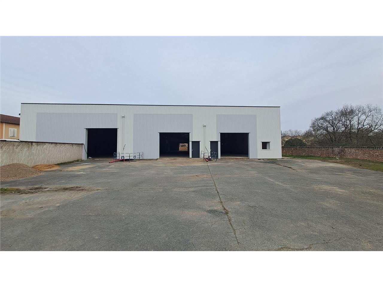 Vente local 1093 m² à Belleville-en-Beaujolais