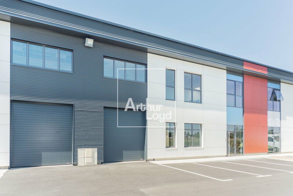 Location local d''activites 458 m² divisibles à partir de 229 m²
