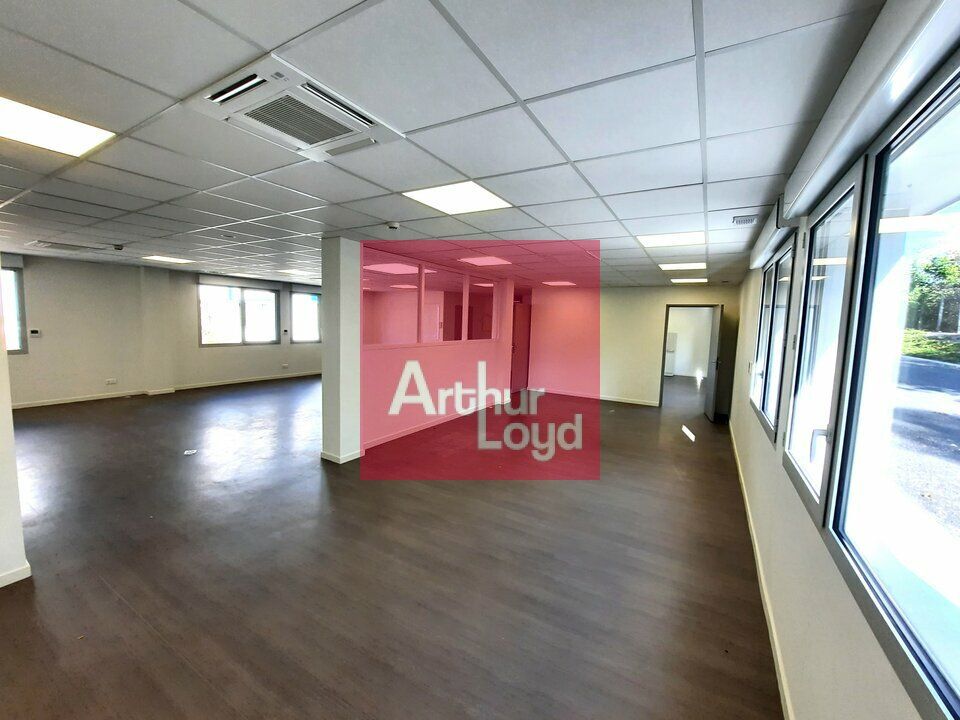 COURNON D'AUVERGNE BUREAUX NEUFS A LOUER 130m² + PARKING