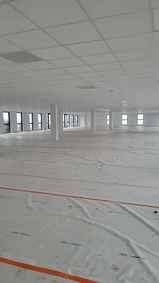 PIERRELATTE - A LOUER - PLATEAU DE BUREAUX DIVISIBLE A PARTIR DE 180 m² environ 