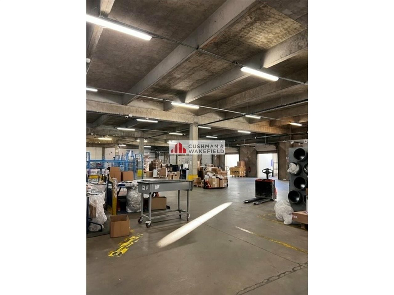 Location local d''activites 1740 m² non divisibles