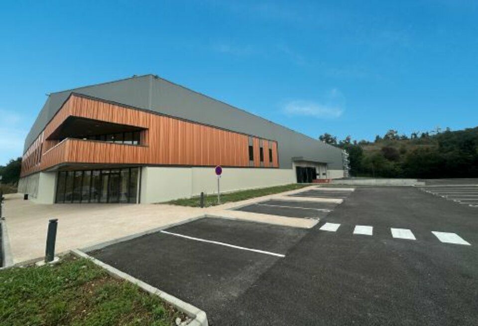 Location local d''activites 4560 m² non divisibles