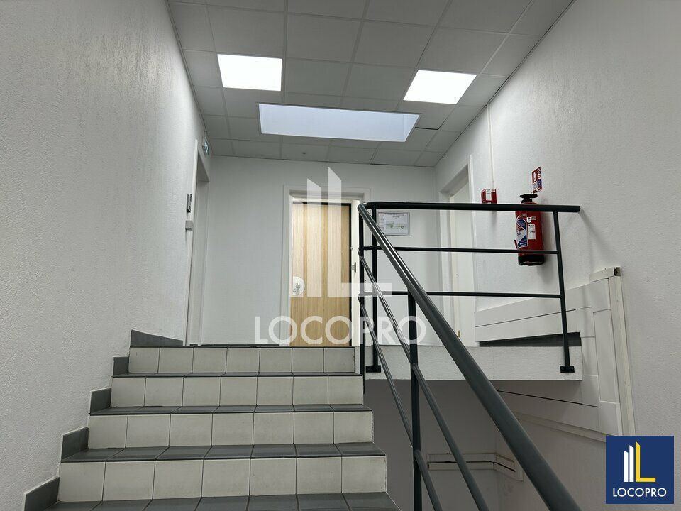 A LOUER - BUREAUX DE 28 M2 A 377 M2- PLAN DE GRASSE