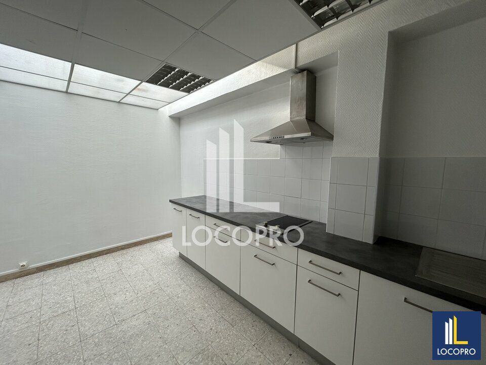 A LOUER - BUREAUX DE 284 M2 EN R+1 - LE CANNET