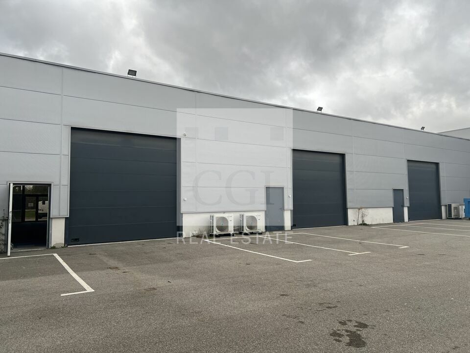 Location local d''activites 400 m² divisibles à partir de 200 m²
