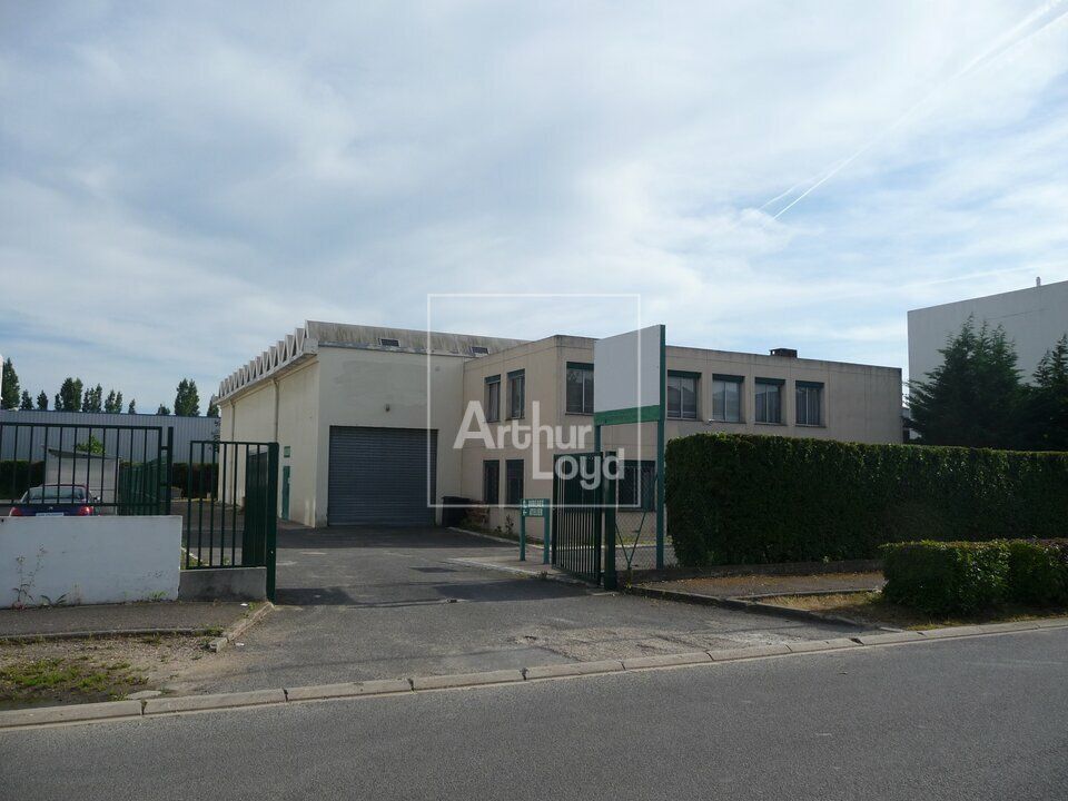 Vente local d''activites 1250 m² non divisibles