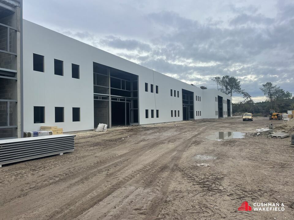 Vente local d''activites 5587 m² divisibles à partir de 391 m²