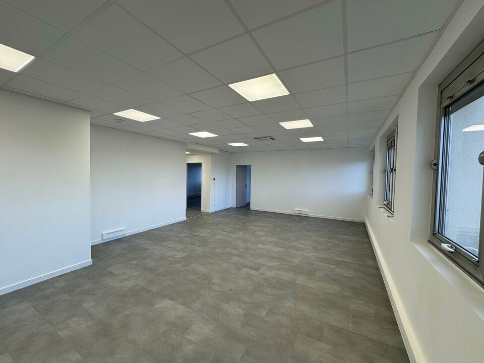 TOURS METROPOLE BUREAUX A LOUER 890 M² REMIS A NEUF