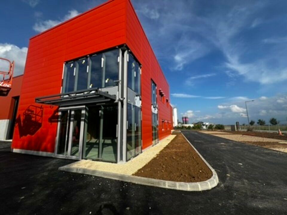 Location local d''activites 2516 m² non divisibles