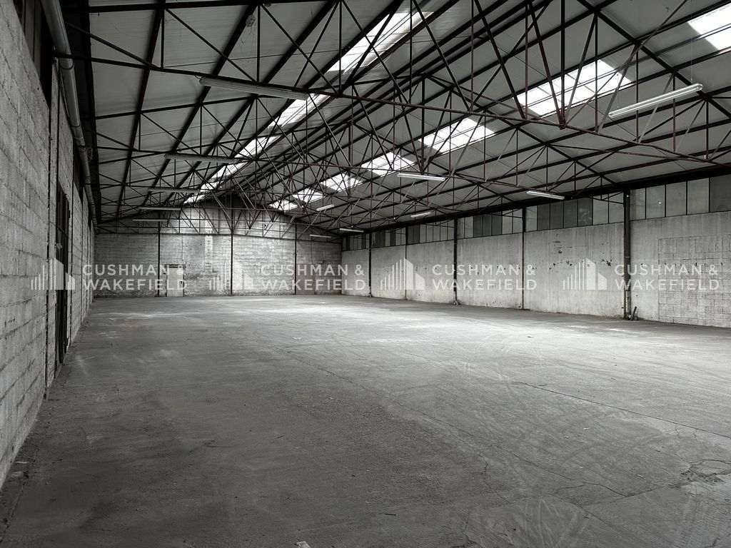 Location activités 2343 m² divisibles à partir de 1543 m²