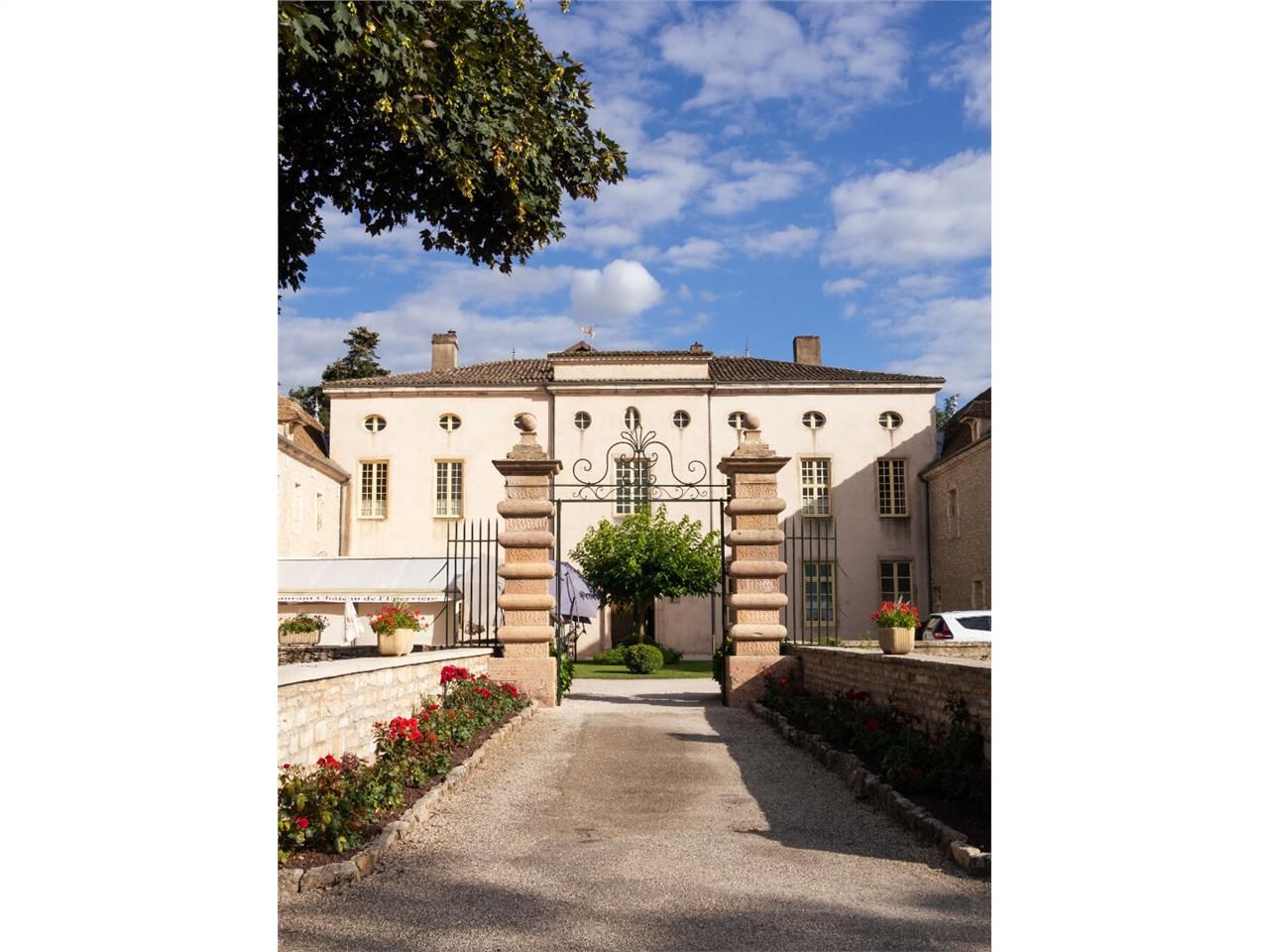 domaine touristique avec gite restaurant et camping 5***** 10ha - beaune - mâcon