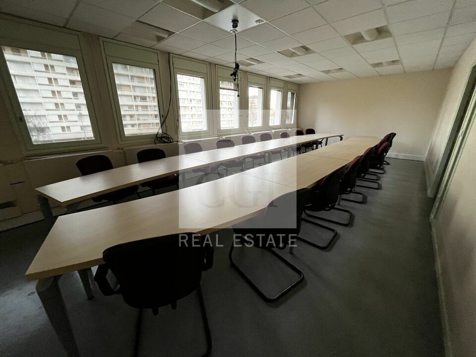 À LOUER – BUREAUX ERP 5 DE 1 026 m² DIVISIBLES – VILLEURBANNE / PROCHE ROCADE