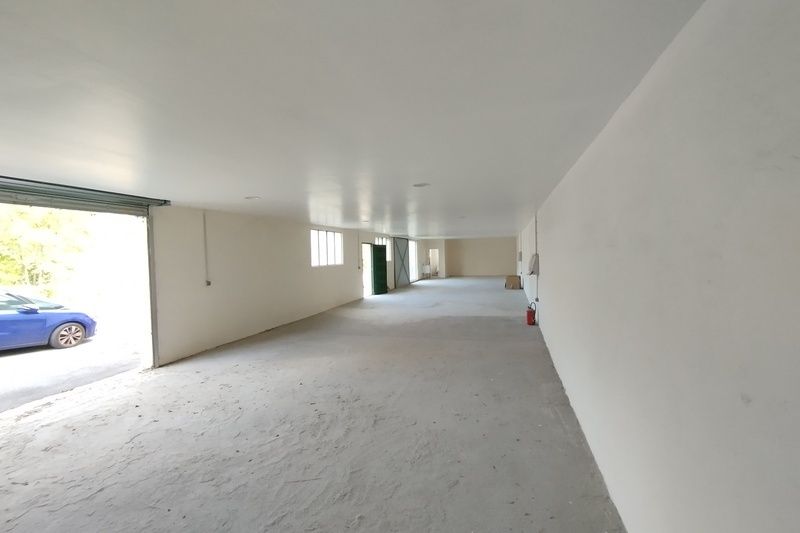 Location local d''activites 150 m² non divisibles