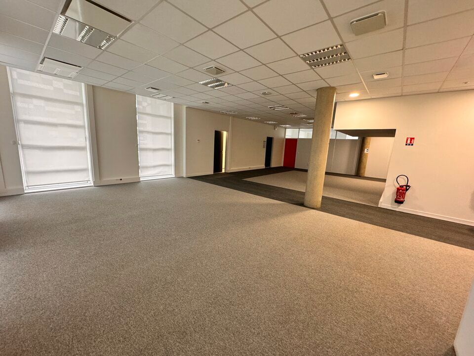 Location bureaux 228.66 m² non divisibles