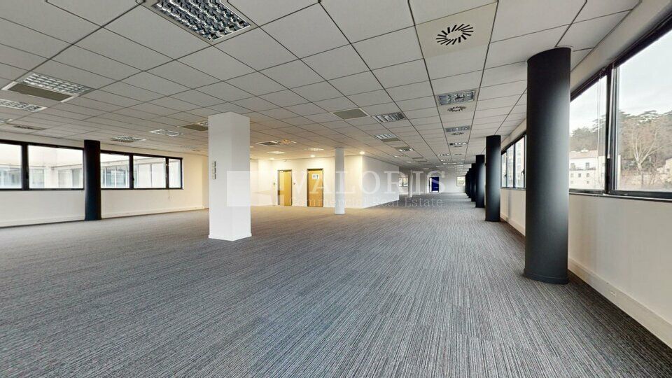VALORIS REAL ESTATE vous propose à la location des bureaux au sein du TELYCA, emplacement privilégie à proximité immédiate du Boulevard Périphérique Nord et des grands axes autoroutiers.