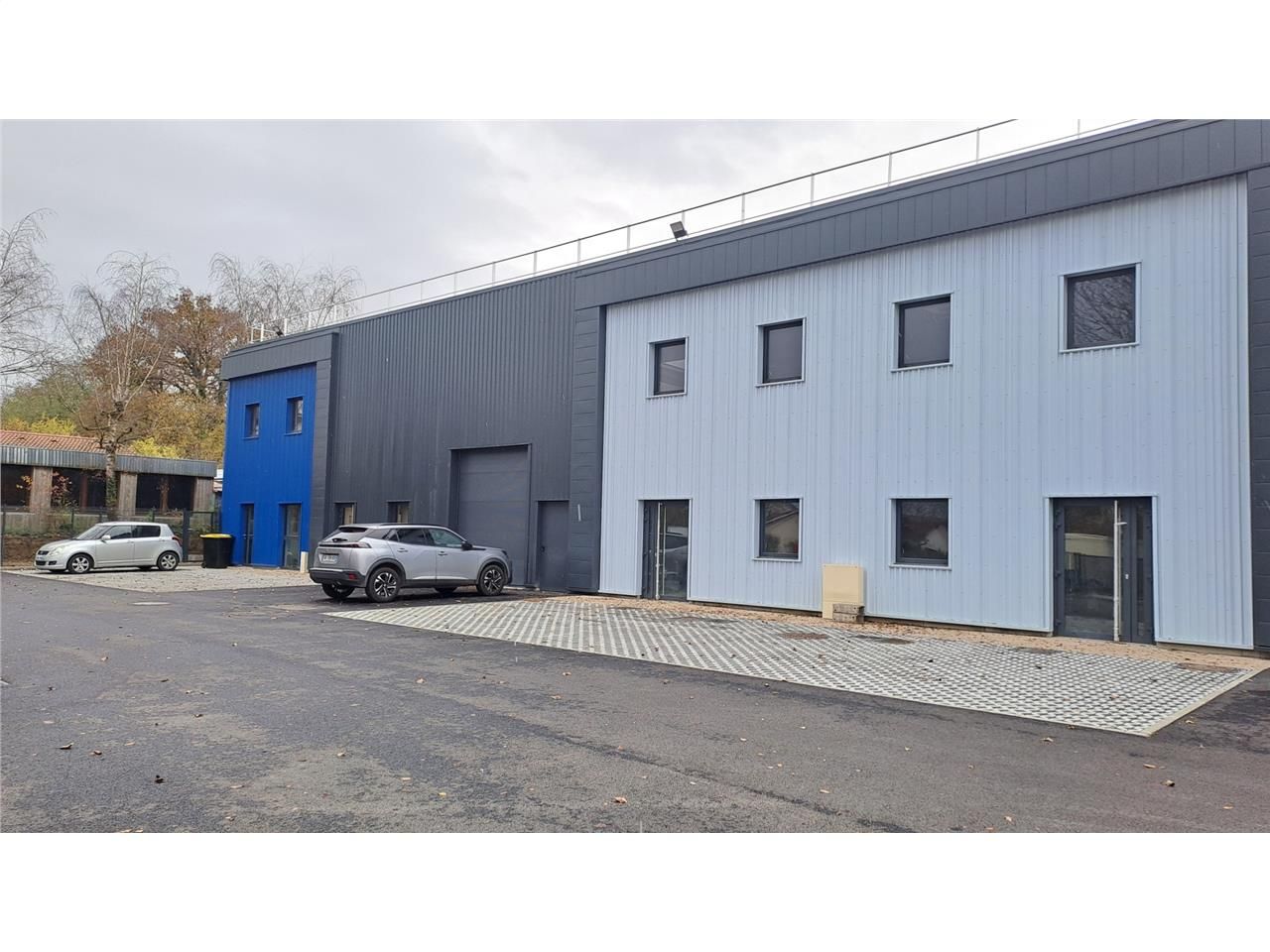 Vente local 1050 m² à Saint-Rémy