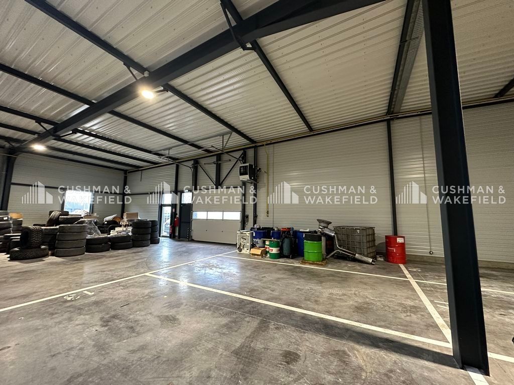Location activités 1114 m² divisibles à partir de 536 m²