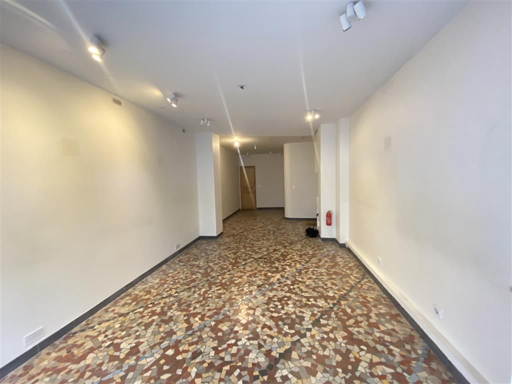 Location local commercial 51 m² divisibles à partir de 51 m²