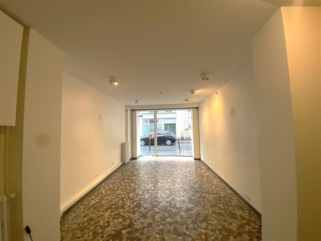 Location local commercial 51 m² divisibles à partir de 51 m²