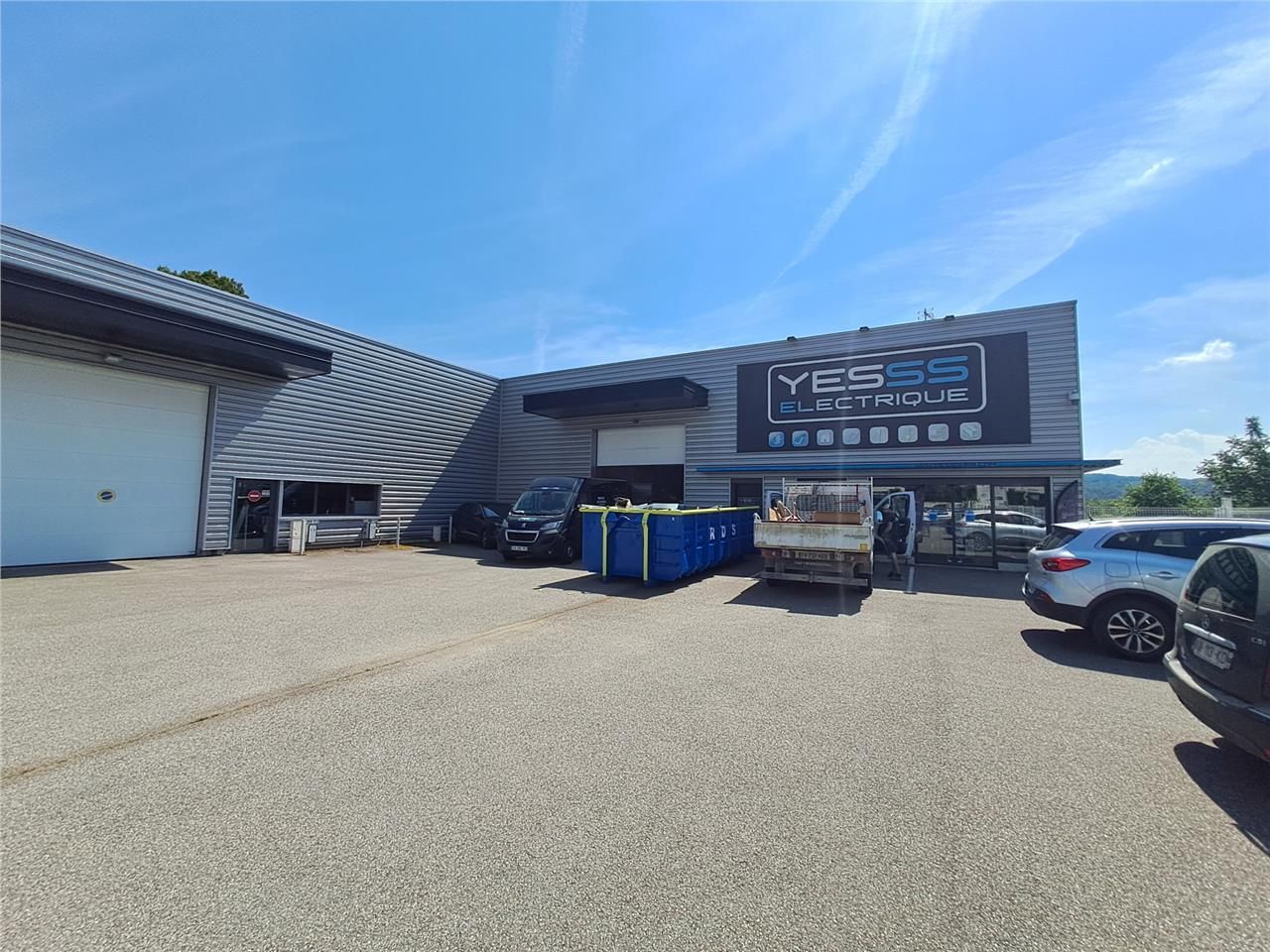 Location local 545 m² à Neuville-sur-Saône