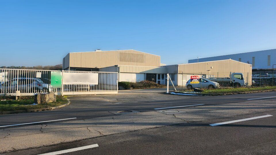 Location local d''activites 1550 m² divisibles à partir de 700 m²