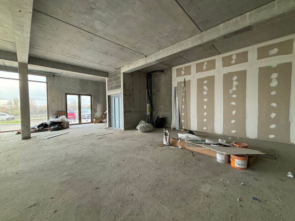 À LOUER – LOCAL COMMERCIAL NEUF DE 220 m² – MEYZIEU / PROXIMITÉ ROCADE EST & GROUPAMA STADIUM