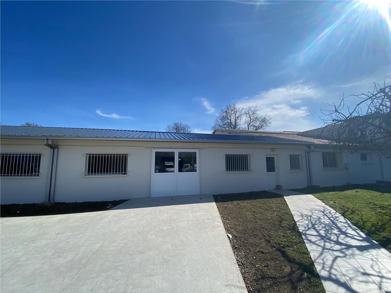 Vente local 675 m² à Latresne