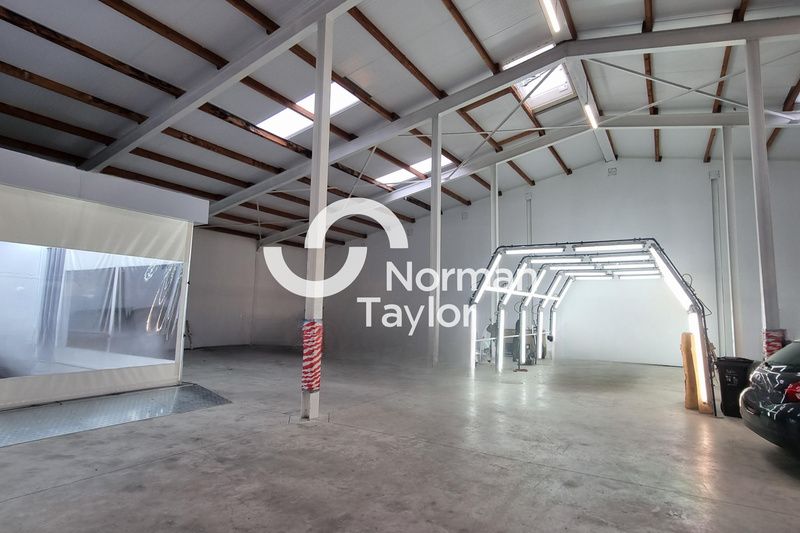 Location local d''activites 500 m² non divisibles