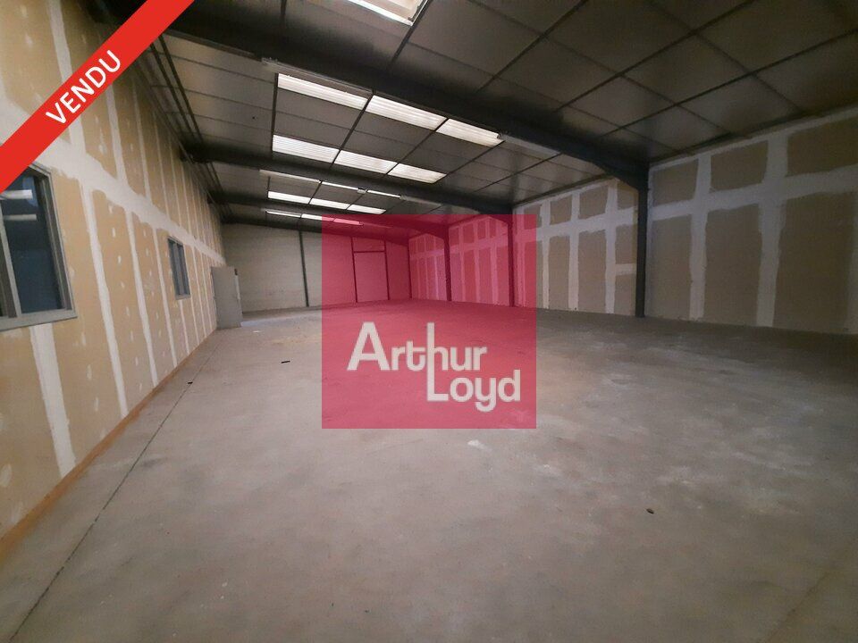 AUBIERE  A VENDRE LOCAL ACTIVITE 920 M² - PARCELLE  1974 M²