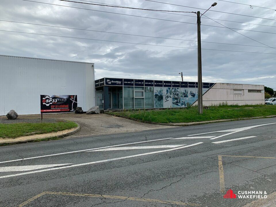 Local d'activité - showroom de 900 m² à louer