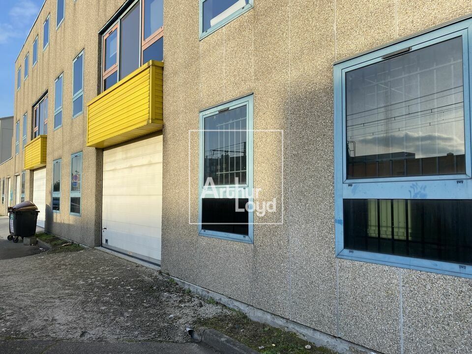 Location local d''activites 1863 m² divisibles à partir de 40 m²
