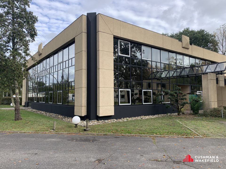 Location bureaux 930 m² divisibles à partir de 459 m²