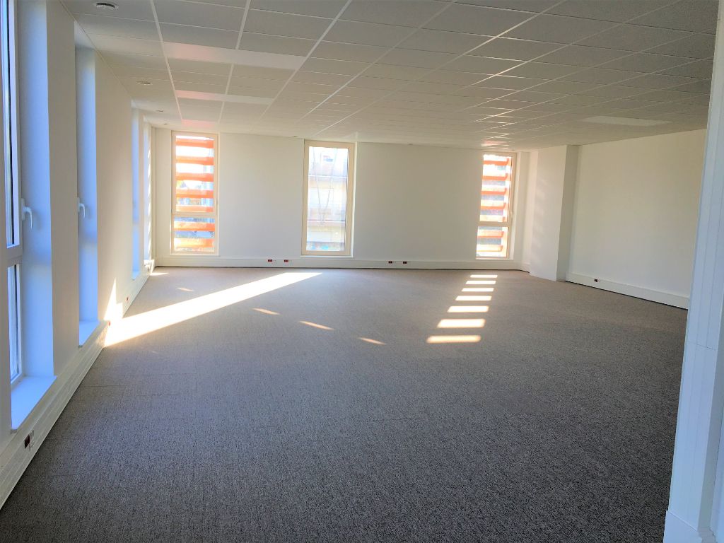 TOURS NORD BUREAUX A LOUER 785 M² NEUFS ERP PMR PARKINGS