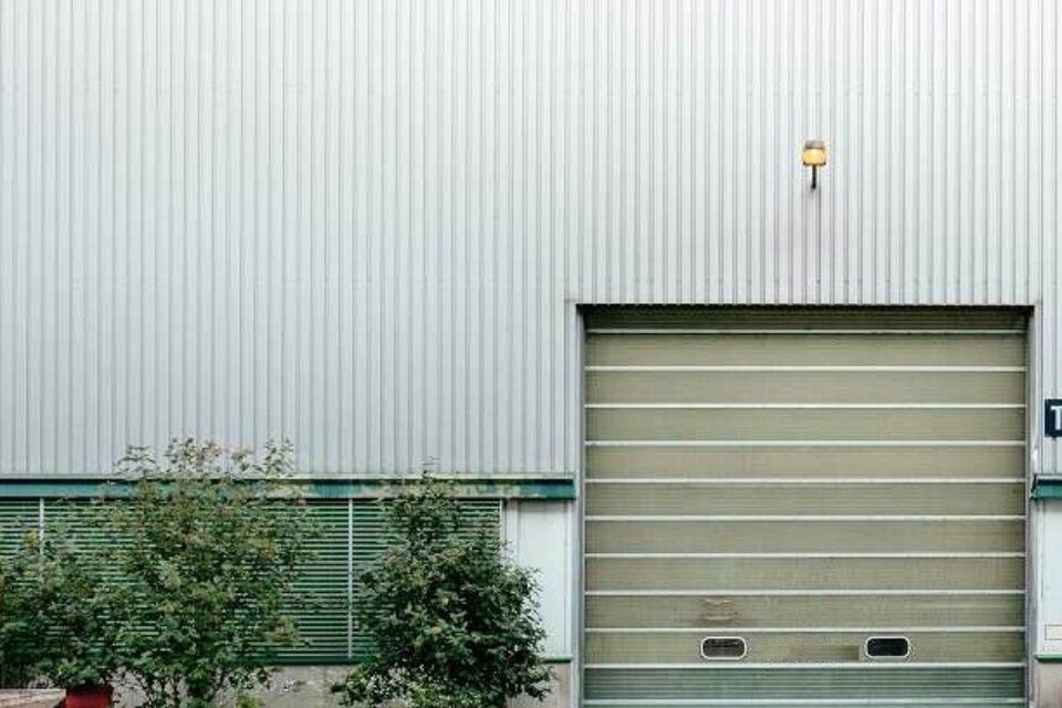 Location local d''activites 324 m² non divisibles