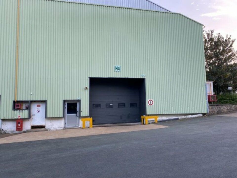 Location local d''activites 1440 m² non divisibles