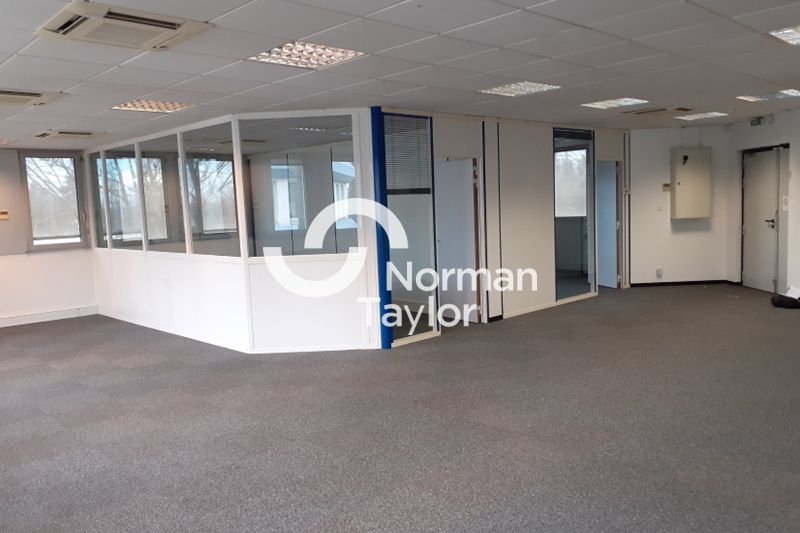 Location bureaux 143 m² non divisibles