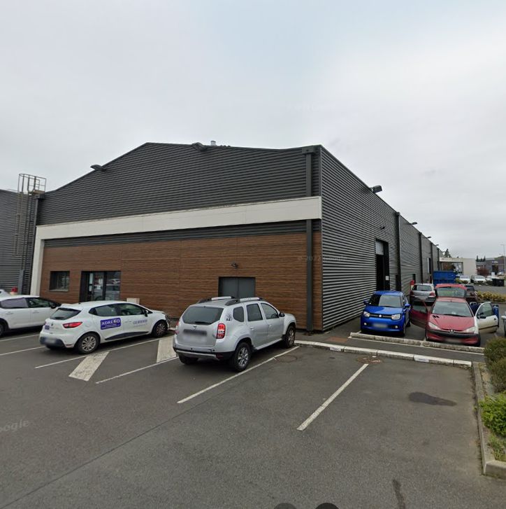 Location local 1260 m² à Le Mans