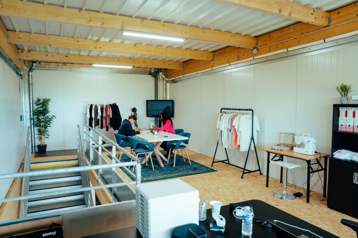 Location entrepôts 96 m² non divisibles