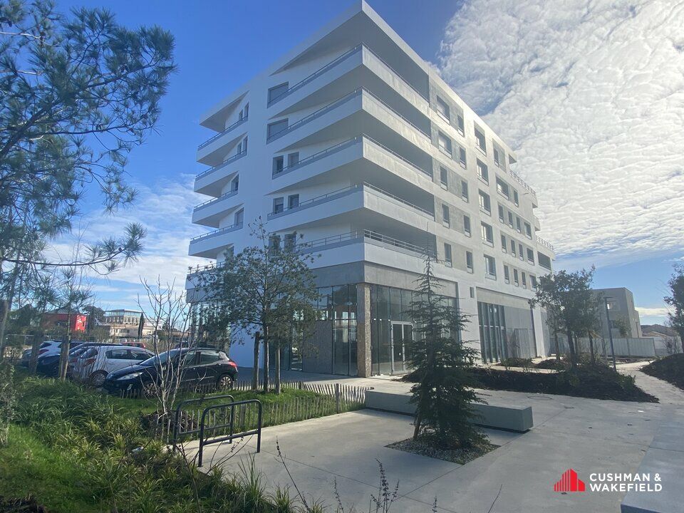 Location local commercial 338.8 m² non divisibles